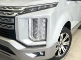 【LEDヘッドライト】悪天候や夜間走行時も良好な視界を確保し安心して運転できる高輝度LEDヘッドライトを装備!点灯速度が早く、消費電力も抑えられています。