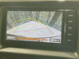 【バックカメラ】駐車時に後方がリアルタイム映像で確認できます。大型商業施設や立体駐車場での駐車時や、夜間のバック時に大活躍!運転スキルに関わらず、今や必須となった装備のひとつです!
