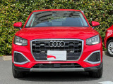 Audiデザインの特徴であるシングルフレームグリルが存在感を主張します。