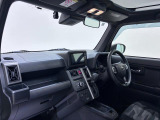ダイハツのお店では、ダイハツ車を知り尽くしたプロフェッショナルが、専用の診断機器を使って各システムを点検しております。