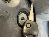 【キーレス】少し離れた場所からでもボタン一つでドアの開錠・施錠ができるのでとっても便利!ドアの鍵穴周りに傷をつけることもありません♪