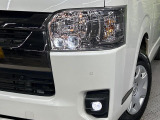 【LEDヘッドライト】悪天候や夜間走行時も良好な視界を確保し安心して運転できる高輝度LEDヘッドライトを装備!点灯速度が早く、消費電力も抑えられています。