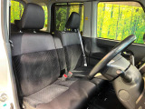 運転席まわりには十分なスペースがあり、大柄な方でもゆったり運転していただける環境です。