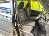 運転席シート廻りは使用感も少なく、良好な状態となっています。前オーナー様が丁寧に使っていたことがよくわかりますね。