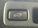 【パワーバックドア】スマートキーや運転席のボタンを押すだけでリアゲートが自動で開閉します!荷物を持っている時や、高い位置にあるバックドアを閉める際に便利な機能です♪