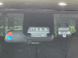 【トヨタセーフティセンス】走行中に前方の車両等を認識し、衝突しそうな時は警報とブレーキで衝突回避と被害軽減をアシスト。より安全にドライブをお楽しみいただけます。