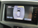 自車を真上から見下ろすように映し出すので周囲の状況が分かる全方位モニター搭載。