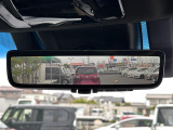 【デジタルインナーミラー(トヨタ)】車両後方カメラの映像をルームミラーに映すことが出来ます。 そのため、後席に人や荷物があって後方が見えづらい場合でもしっかり視界を確保することが出来ます。