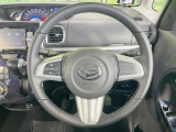 インテリアに合わせたデザインのステアリングは、運転される方のことも考え、運転しやすい形状、大きさです。是非一度、実際に触ってお確かめください。
