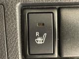 【シートヒーター】寒い日はもちろん、夏の冷房中にも効果を発揮します。長時間座っていると負担のかかりやすい背中や腰、寒い日に冷えやすい脚部に快適なぬくもりを伝えます。