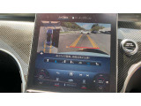 【コマンドシステム】センターのコントローラーとスイッチ類及び音声認識機能により、ナビゲーションやオーディオ&ビジュアル、車両設定等を安全に操作できます。また高精度ディスプレイを採用しています。