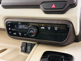 オートエアコンのお車ですので室内の温度をスムーズに調整してくれます♪