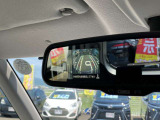 【アラウンドビューモニター】クルマを上から見下ろした視点で、駐車をサポートしてくれます。モニターでしっかりと安全確認。