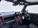 ダイハツのお店では、ダイハツ車を知り尽くしたプロフェッショナルが、専用の診断機器を使って各システムを点検しております。