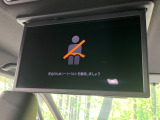 【フリップダウンモニター】大画面モニターで後席でもエンタメをお楽しみいただけます。小さなお子様にも大人気の装備です♪