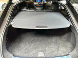 ゆったりとしたトランクルームでございます。たくさんのお荷物の車載が可能でございます。