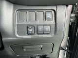 両側オートスライドドアの開閉は、運転席からも操作が可能。
