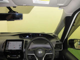 ドライバー目線で、使いやすく安全操作性と良好な視界を実現した運転席です。