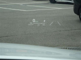 カラーヘッドアップディスプレイ付き。少ない視線移動で情報を確認できるので、運転の疲労軽減に繋がりますよ♪