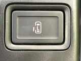 【パワースライドドア】スマートキーや運転席のスイッチでスライドドアの開閉が可能♪電動だから力を入れてドアを開ける必要が無く、小さいお子様でも、重い荷物を持っている時もラクに開け閉めできます♪