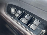 【電動格納ミラー】ドライバーの目線に合わせ、ミラーの上下左右調整が可能です。