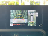 【パノラミックビューモニター】専用のカメラにより、上から見下ろしたような視点で360度クルマの周囲を確認することができます☆死角部分も確認しやすく、狭い場所での切り返しや駐車もスムーズに行えます。