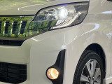 【LEDヘッドライト】悪天候や夜間走行時も良好な視界を確保し安心して運転できる高輝度LEDヘッドライトを装備!点灯速度が早く、消費電力も抑えられています。