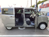 運転席からアクセスしやすい位置に、スライドドアを装備。乗り降り、荷物の積み降ろしも便利ですね。