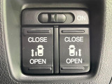 【両側パワースライドドア】スマートキーや運転席のスイッチで後席両側スライドドアの開閉が可能♪電動だから力を入れてドアを開ける必要が無く、小さなお子様でも簡単に開け閉めでき快適です♪