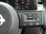 運転支援機能・プロパイロット搭載。 設定した速度で定速走行でき、先行車に自動で追従走行も可能です。さらにハンドル支援機能もあり、車線の中央を走るように制御してくれます。
