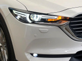 【LEDヘッドライト】悪天候や夜間走行時も良好な視界を確保し安心して運転できる高輝度LEDヘッドライトを装備!点灯速度が早く、消費電力も抑えられています。