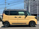 メーカー保証となります。一般保証は新規登録日より初回車検日まで(3年60,000km)、特定保証は新規登録日より5年100,000kmまでとなります。