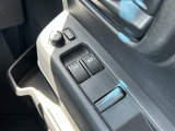 【電動格納ミラー】ドライバーの目線に合わせ、ミラーの上下左右調整が可能です。