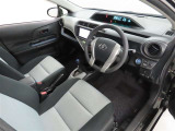 シンプルで使いやすいデザインの運転席です。