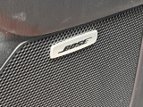 【BOSEサウンドシステム】メーカーオプションの高品位サウンドシステムを搭載。専用のチューニングが施された大小様々なスピーカーから良質なサウンドが奏でられ、臨場感あふれる音響空間を演出します。