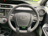 インテリアに合わせたデザインのステアリングは、運転される方のことも考え、運転しやすい形状、大きさです。是非一度、実際に触ってお確かめください。