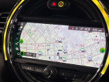 ●純正ナビ:一体感のあるナビは、高級感ある車内を演出してくれます。オーディオ機能も充実しておりますので、運転もより楽しめます♪