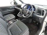 シンプルで使いやすいデザインの運転席です。