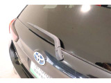 雨天時、後方の視界を見やすくするリヤワイパー。