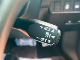 【クルーズコントロール】高速道路もラクラク走行。アクセルを離しても一定速度で走行ができ、長距離運転時の負担を軽減!加速・減速も簡単なスイッチ操作で調整できます。