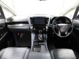 上質で落ち着いた印象のインパネ。視界も広々で運転しやすいです。