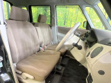運転席シート廻りは使用感も少なく、良好な状態となっています。丁寧に使われていたことがよくわかりますね。