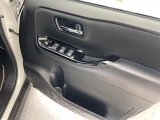 【パワーウインドウ】運転席のスイッチで、各席の窓ガラスの開閉ができます!あると便利ですよね!