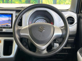 インテリアに合わせたデザインのステアリングは、運転される方のことも考え、運転しやすい形状、大きさです。是非一度、実際に触ってお確かめください。