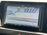 【バックモニター】後ろのカメラの映像をモニターに映し出すことができます。後方の見えない死角や、障害物との距離感をしっかり確認することができます。駐車が苦手な方におすすめです。