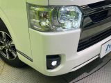 【LEDヘッドライト】悪天候や夜間走行時も良好な視界を確保し安心して運転できる高輝度LEDヘッドライトを装備!点灯速度が早く、消費電力も抑えられています。