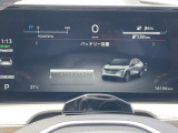 メーター中央部にドライブアシストディスプレイがあり、ドライバーに必要な車両情報を表示してくれます♪