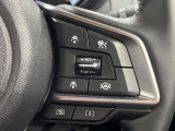 【全車速追従機能付クルーズコントロール】高速道路での長距離走行が楽に!!自動で速度を保つクルーズコントロールが、衝突軽減システムと連携し、前方の車両を感知して車間を保つように速度調節してくれます!!