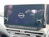 【メーカー純正9型ナビ】インテリアに溶け込むスタイリッシュな「専用設計」メーカーナビを装備♪視認性や操作性など基本性能にも優れ、より上質なカーライフをお楽しみいただけます。