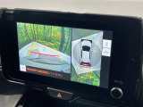 【パノラミックビューモニター】専用のカメラにより、上から見下ろしたような視点で360度クルマの周囲を確認することができます☆死角部分も確認しやすく、狭い場所での切り返しや駐車もスムーズに行えます。